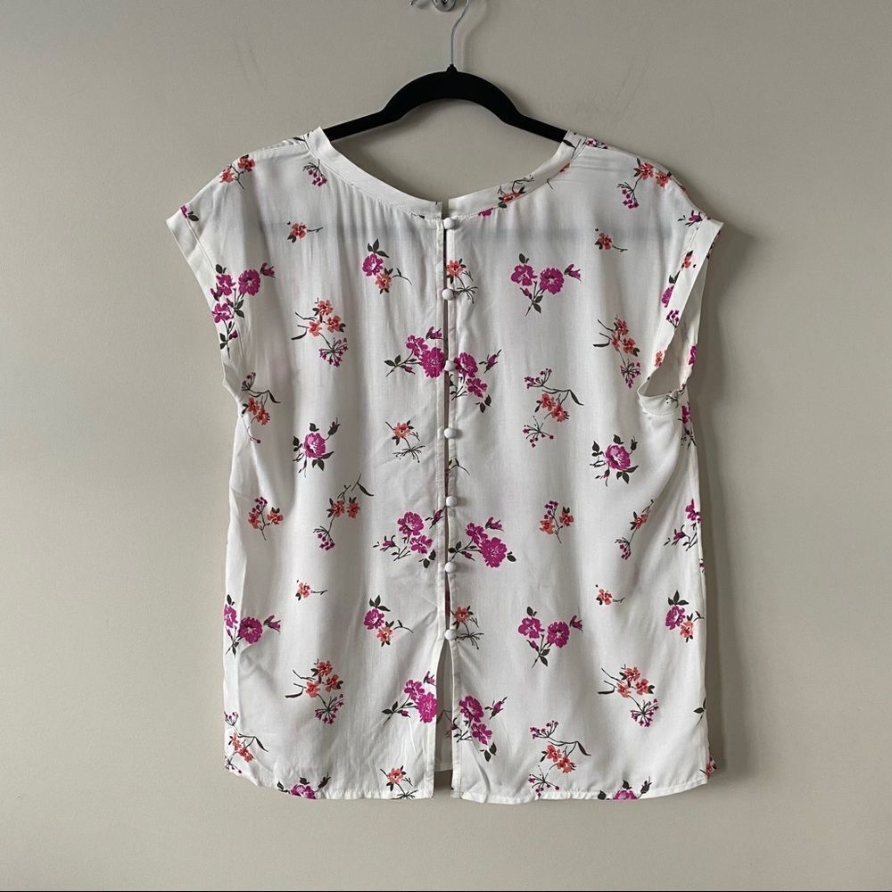 ABERCROMBIE & Fitch Floral Button Back Top - Picture 3 of 10